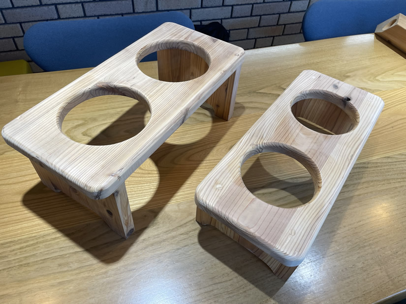 木製ワンちゃん食器皿置き台